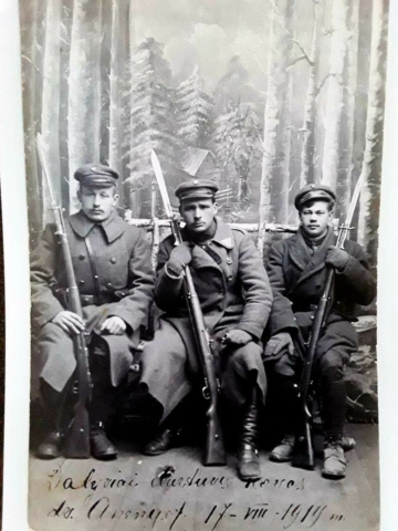 Lithuanian soldiers in 1919 with 98/05