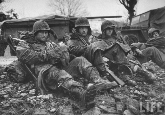 US soldiers with M4 bayonet, WWII